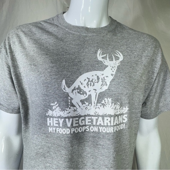 Gildan Men’s “ Hey Vegetarians My Food Poops on Your Food!” Gray Tee - Picture 2 of 6